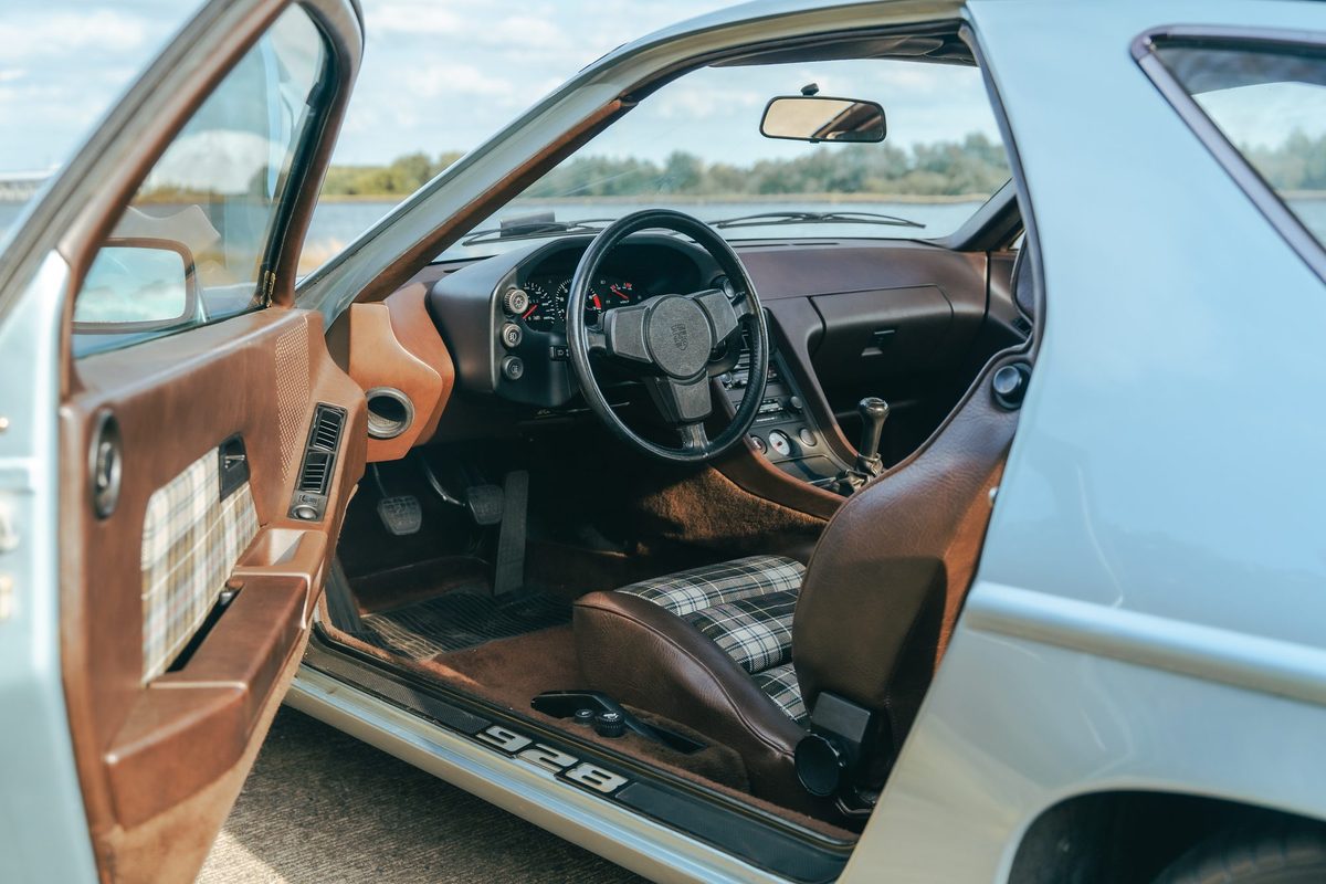 Porsche 928 — foto 31 van 33